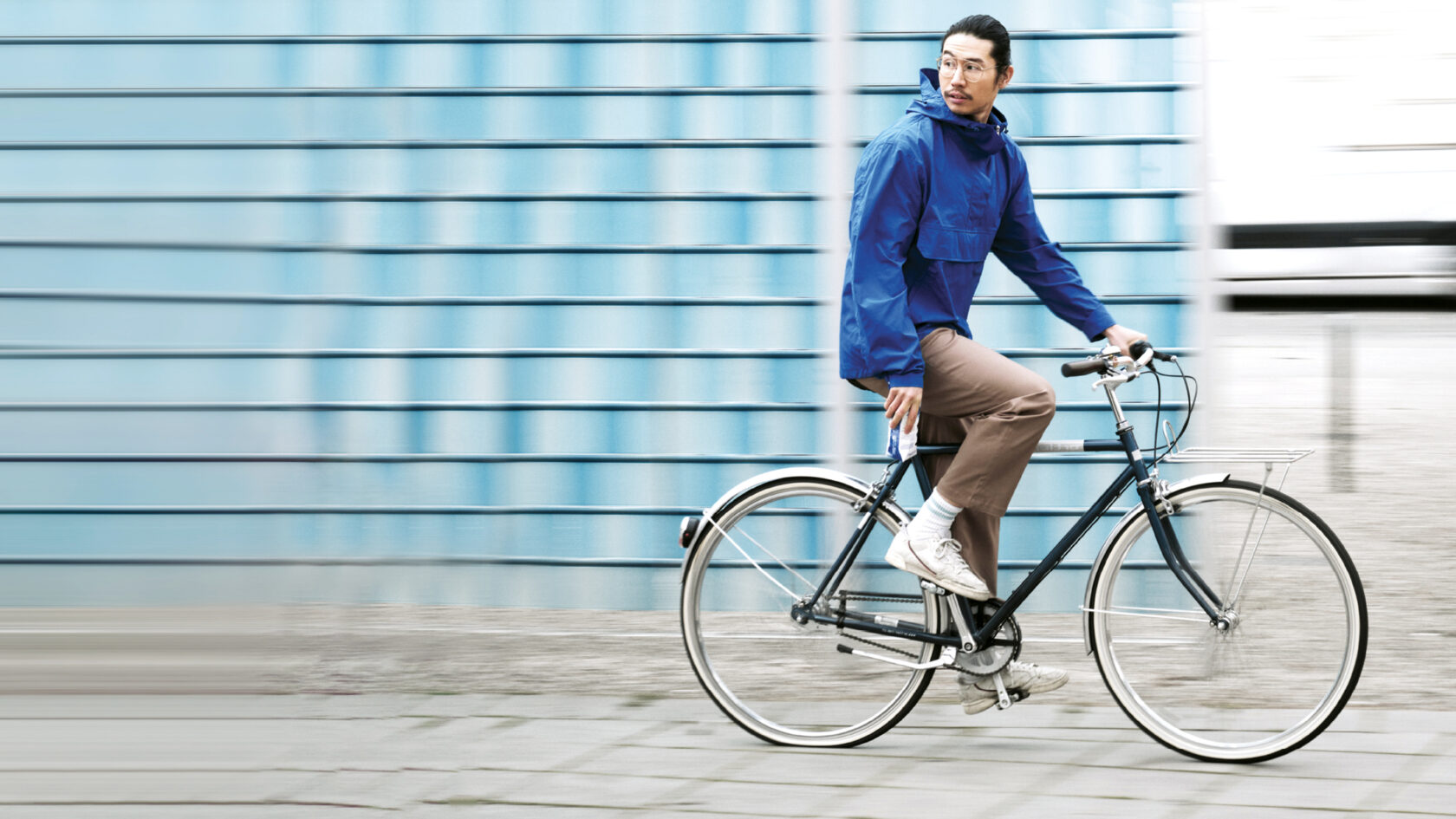 People_man_bicyling_fix